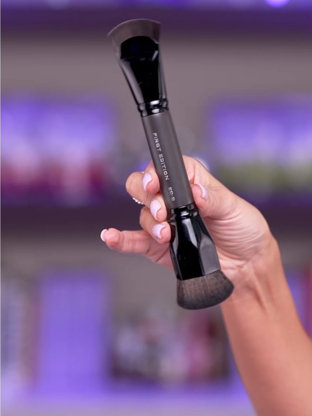 Luxurious Precision Foundation Brush, Details by Tati - Picture 3 of 4